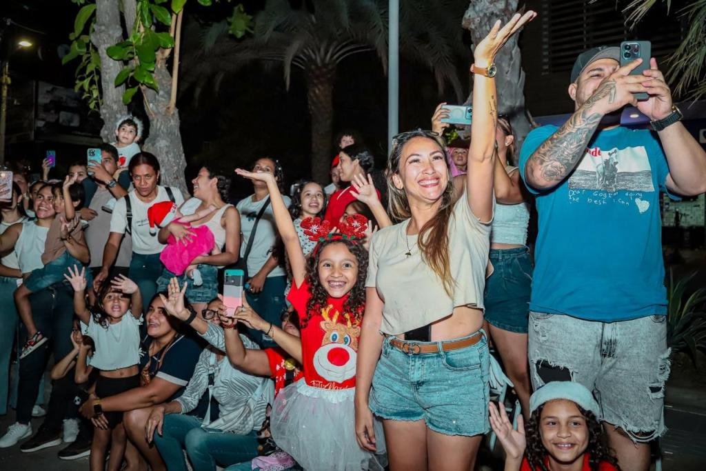 Santa Marta bailó, gozó y disfrutó a ritmo de la caravana navideña 2025 que organizó la Alcaldía distrital