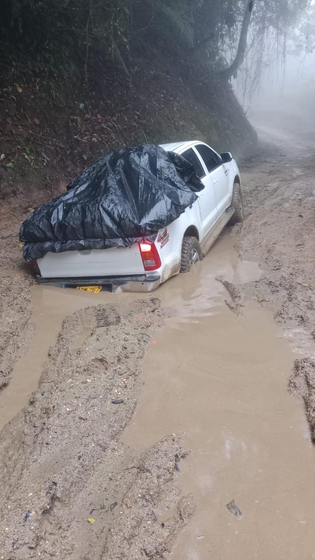 Mientras los campesinos se ahogan, alcalde Luis Fernández solo piensa en celebrar la Fiesta del Caimán