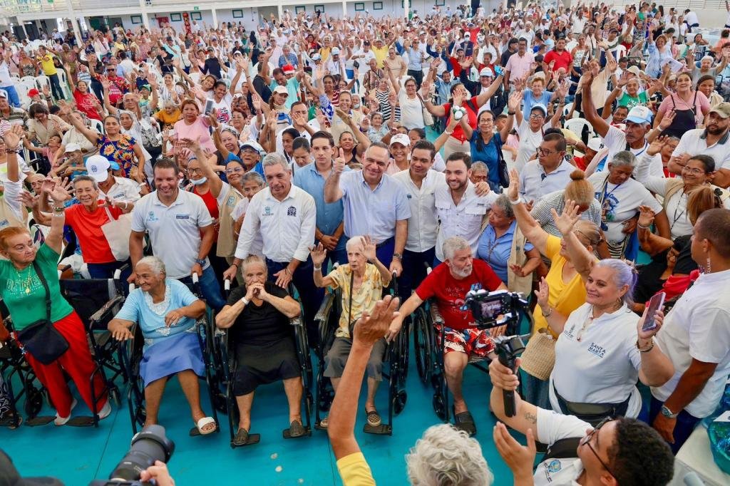 Pinedo entregó sillas de ruedas, caminadores y otros apoyos a 1.500 adultos mayores