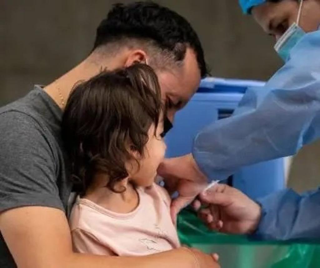 Corte le pone freno a padres antivacunas: salud de los niños está por encima de creencias personales