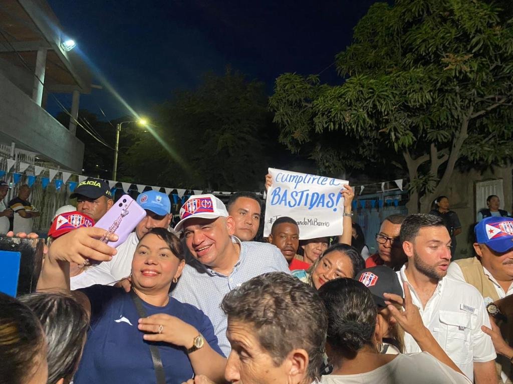 Pinedo reafirmó su compromiso con Santa Marta en la intervención vial de Bastidas