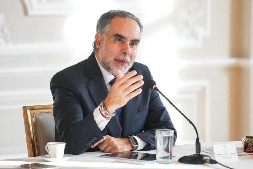 Ministro del Interior llega a Santa Marta acorralado por escándalo de presiones políticas en hospitales y la Gobernación