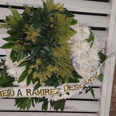 Dejan corona fúnebre en casa de familiares del periodista Diego Ramírez tras denuncia sobre extorsiones en Santa Marta