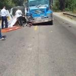 Chocaron mula y coche fúnebre: el ataúd se destrozó y el muerto se salió