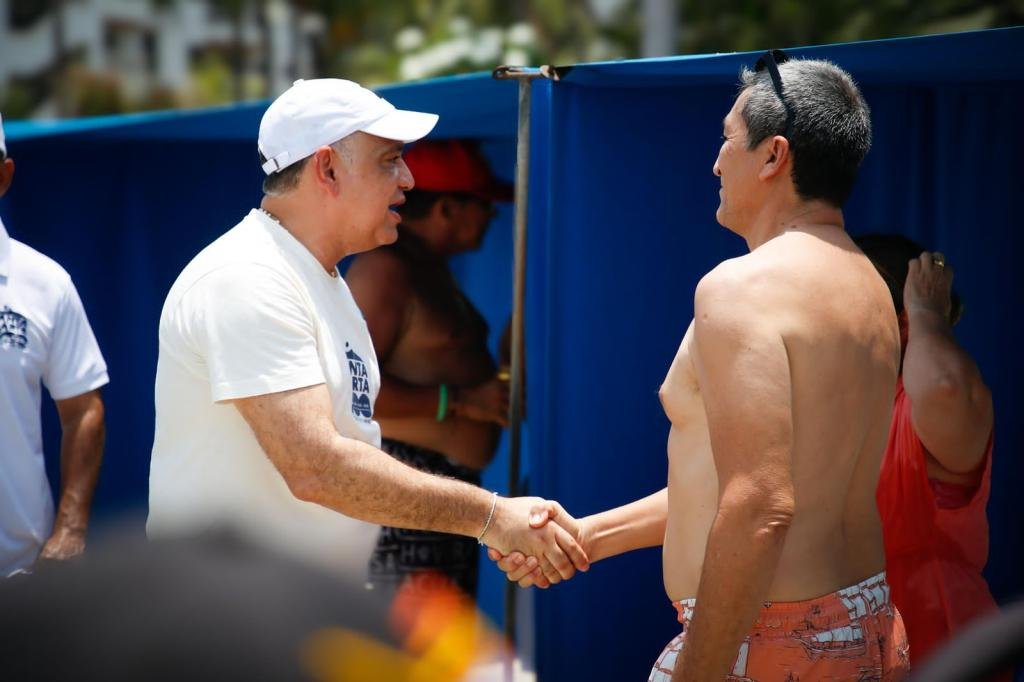 Alcalde Pinedo recorrió sitios turísticos e hizo sentir a los visitantes como en su casa en Santa Marta