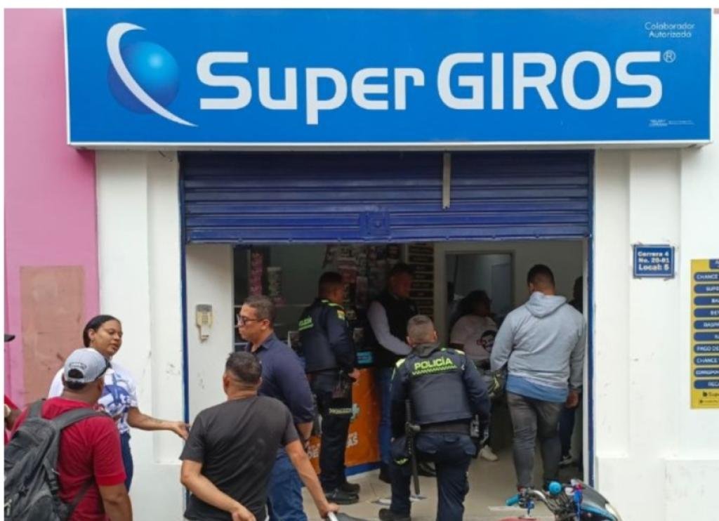 Hombre llegó a Supergiros a recargar su celular y terminó estafando a la empleada con más de $30 millones