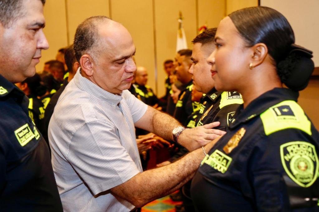 Pinedo destacó el trabajo de agentes de la Policía, por su contribución a la seguridad y convivencia