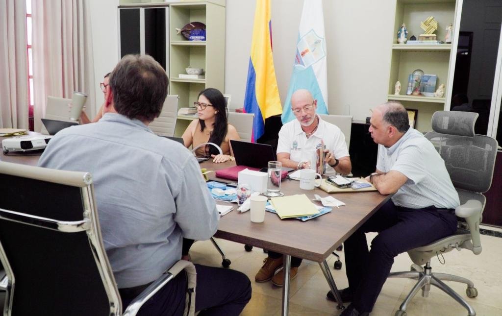 Pinedo confirmó  que todo está listo para la construcción de escenario multideportivo en El Pando