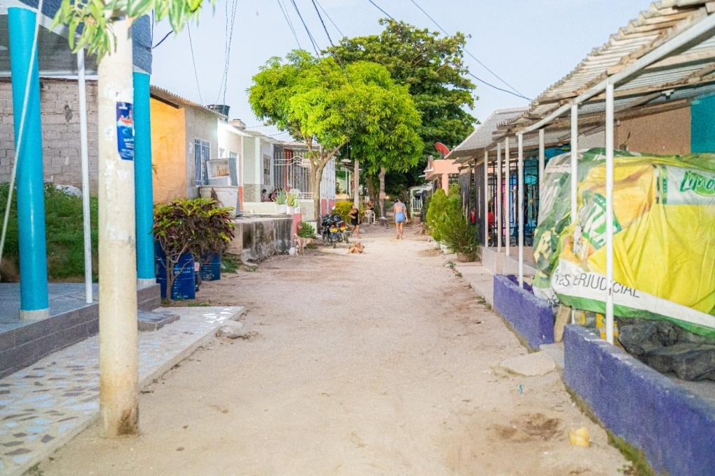 Alcaldía de Santa Marta inició construcción de pavimento en el barrio Timayuí I
