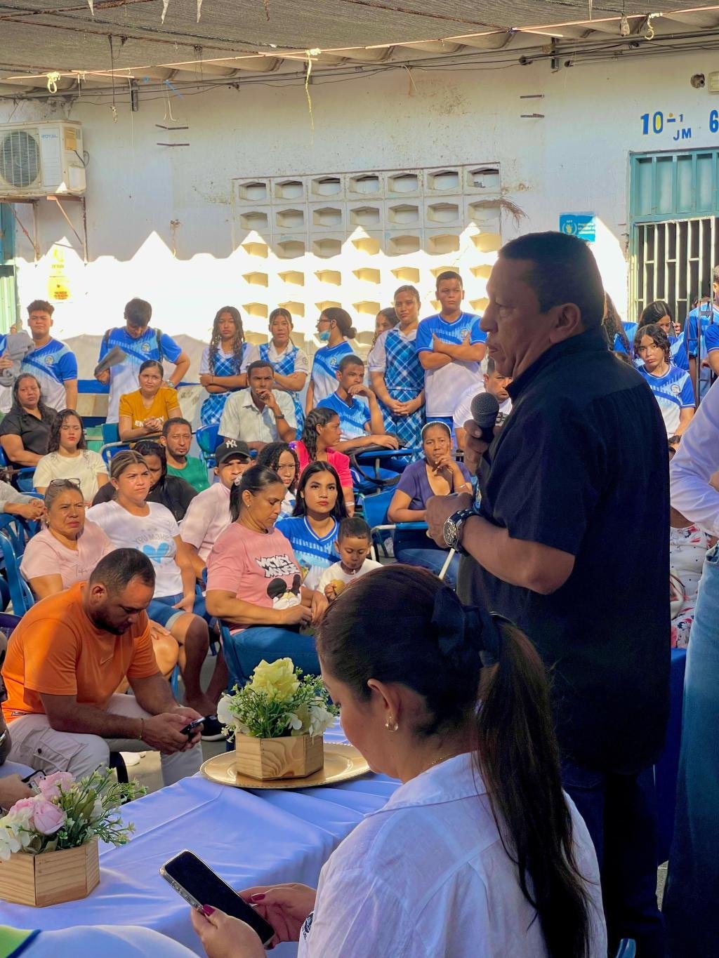 La Alcaldía de Santa Marta entrega 120 becas a estudiantes de la IED Once de Noviembre para formación técnica, tecnológica y profesional