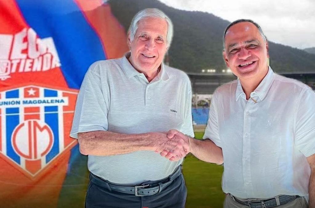 Con apretón de manos, Pinedo y Dávila sellan acuerdos para que el 'Ciclón' juegue en el Sierra Nevada