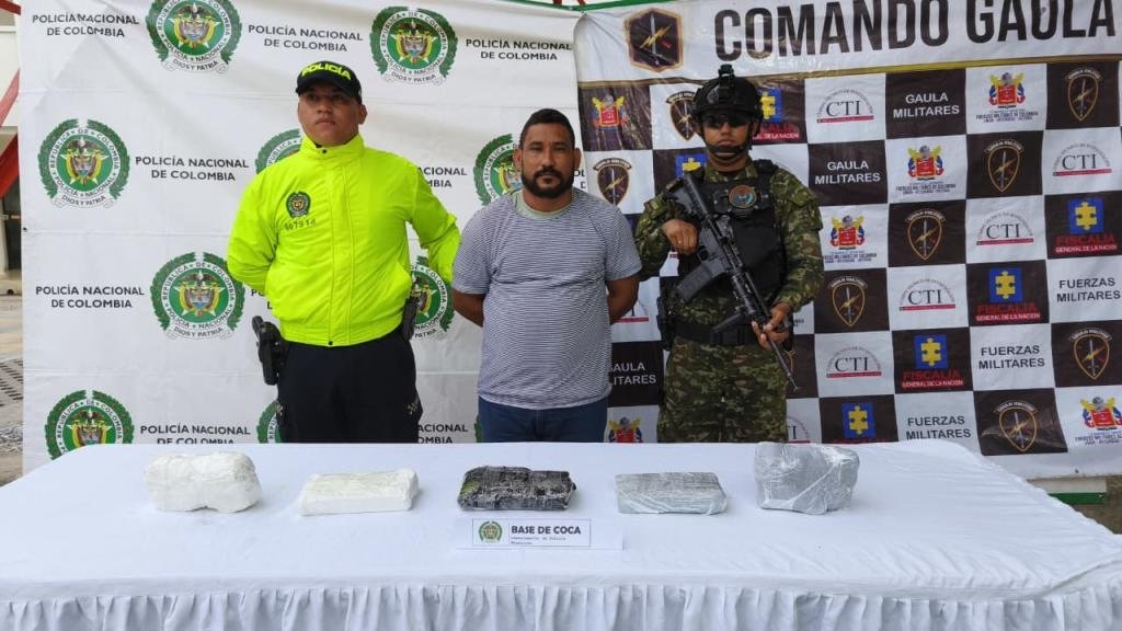 ¡Tenía coca, armas y hasta un tigrillo! Cayó alias “Gerardo”, el ‘vigilante’ del Clan del Golfo en Santa Marta