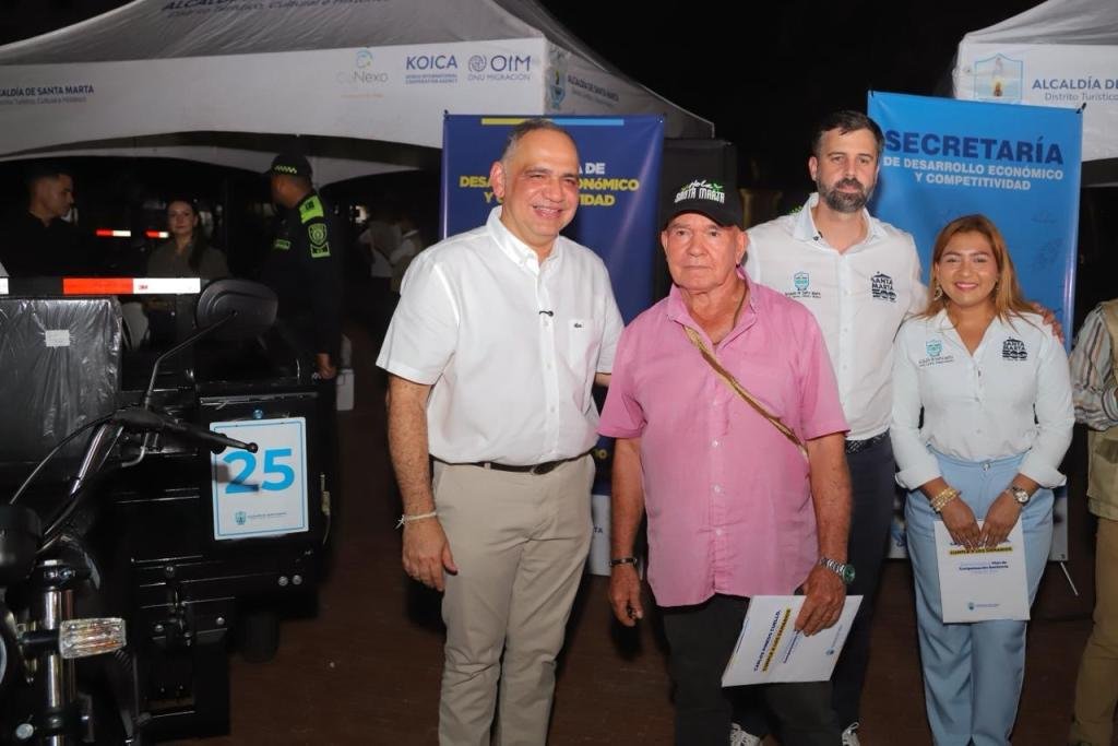 Alcaldía de Carlos Pinedo le cumplió a pescadores con entrega de motocarros