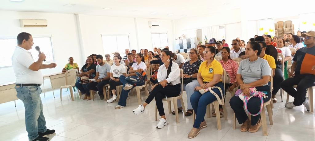 Docentes de Aracataca marcharon en conmemoración del estallido social y apoyo a Reformas del gobierno del presidente Gustavo Petro