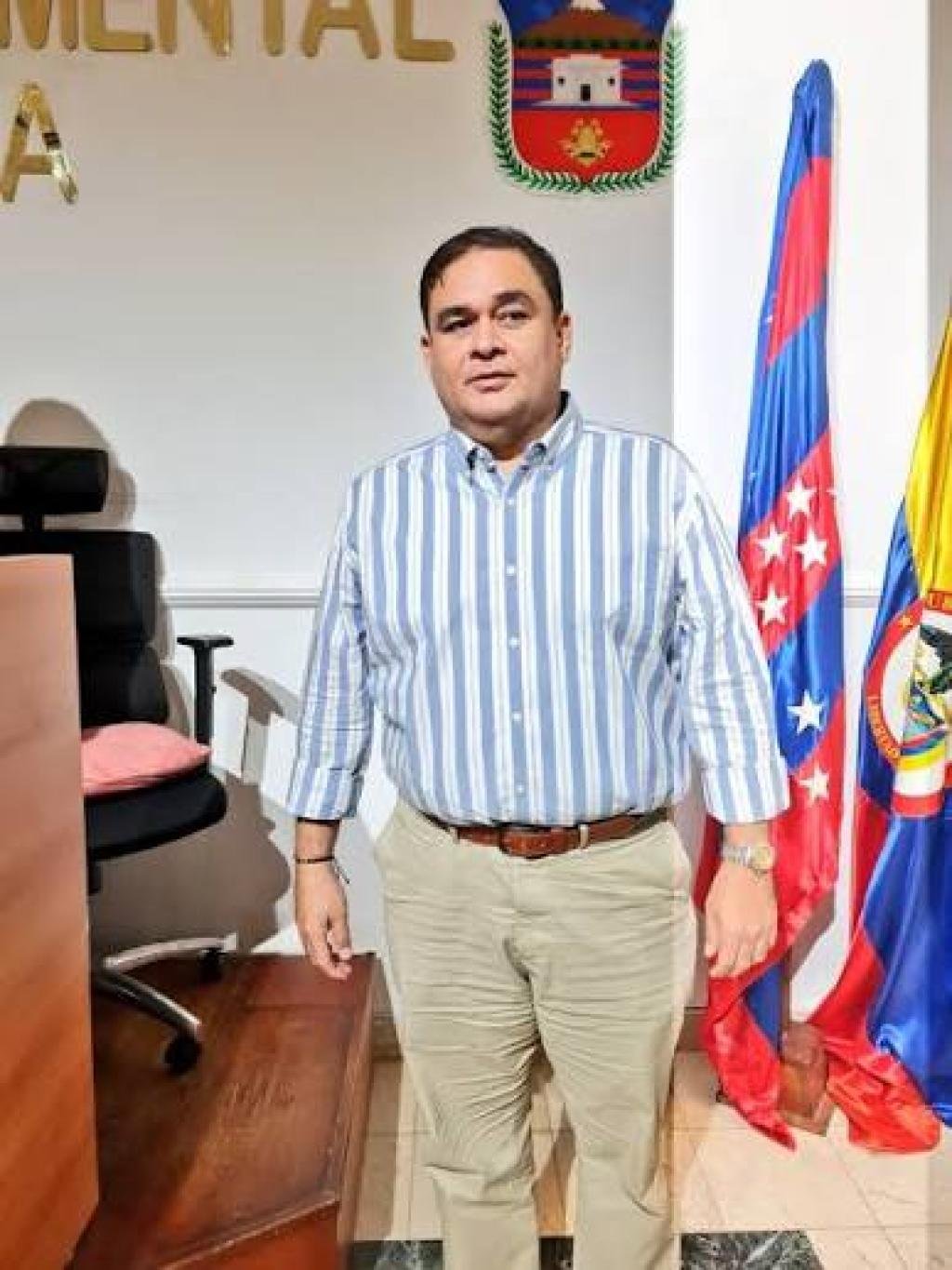 Contralor llega con las ‘espuelas bien afiladas’tras presentar antecedentes por corrupción y detrimento de erario