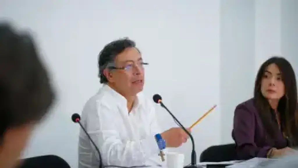 Petro perdió los estribos y echó a la viceministra de agua en Consejo de Ministros porque entregó proyecto de planta desalinizadora a los ricos de Santa Marta