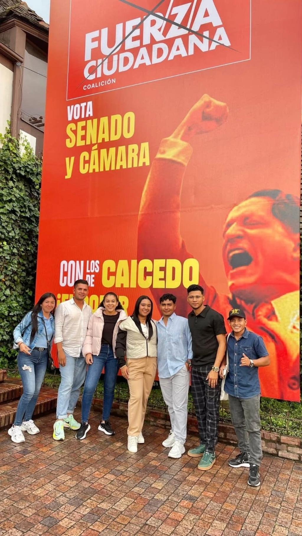 La gerente lo negó, pero la foto la desmiente: equipo del hospital de Nueva Granada habría abandonado pacientes para hacer campaña a Carlos Caicedo en Bogotá