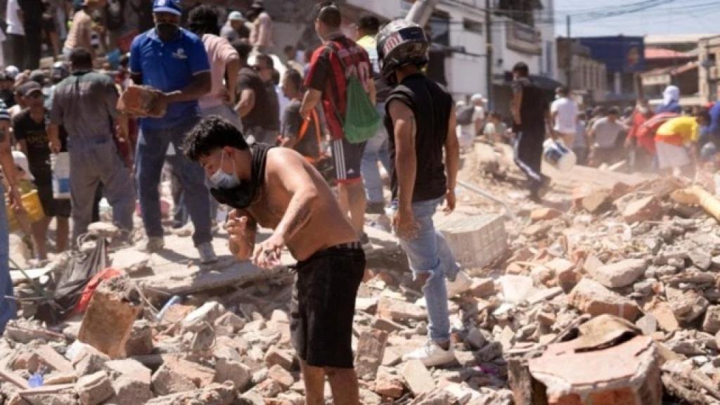 Terremoto en Colombia deja por ahora 181 muertos y 1.310 heridos: avanzan labores de rescate