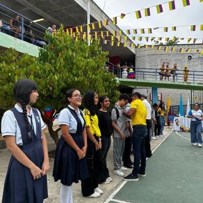 I.E.D. Aluna conmemoró las fiestas patrias con acto cívico y homenaje a la cultura