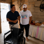 Asociación Unidos Somos Más entregó silla de ruedas a adulto mayor que llevaba cuatro años esperando esta ayuda