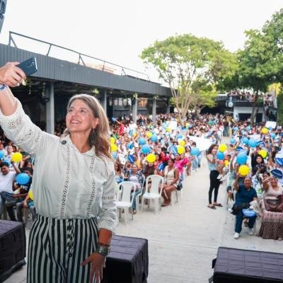 ¡Joceline Azar irrumpe con fuerza en el escenario político de Santa Marta! Un diálogo ciudadano que pone su nombre en el debate por la alcaldía