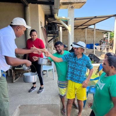 El concejal del pueblo: Luis ‘El Profe’ Cardona, el hombre que va a las comunidades compartiendo su grano de arena con los más necesitados