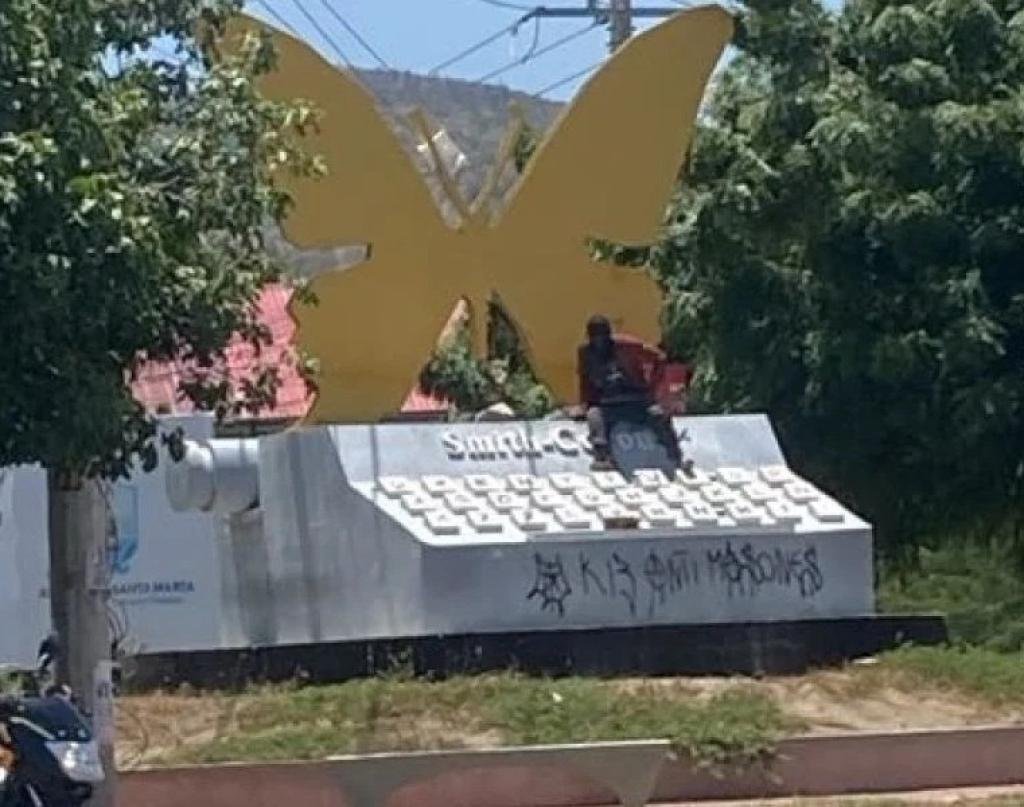 No cuidamos nuestra ciudad: vandalizan obra en homenaje a García Márquez en El Rodadero