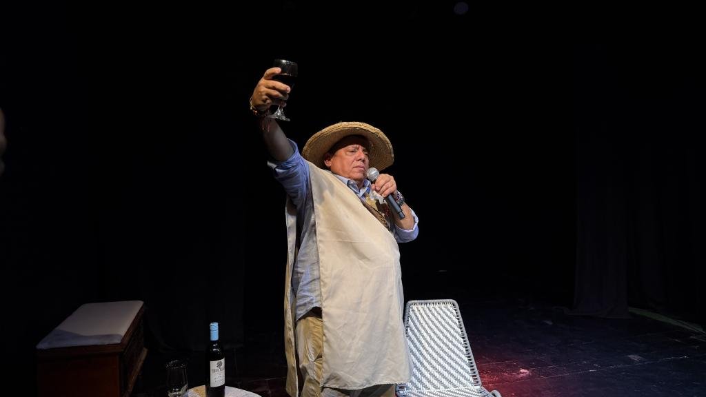 Con majestuosa presentación teatral, Darío Linero celebró 40 años de vida artística y cultural