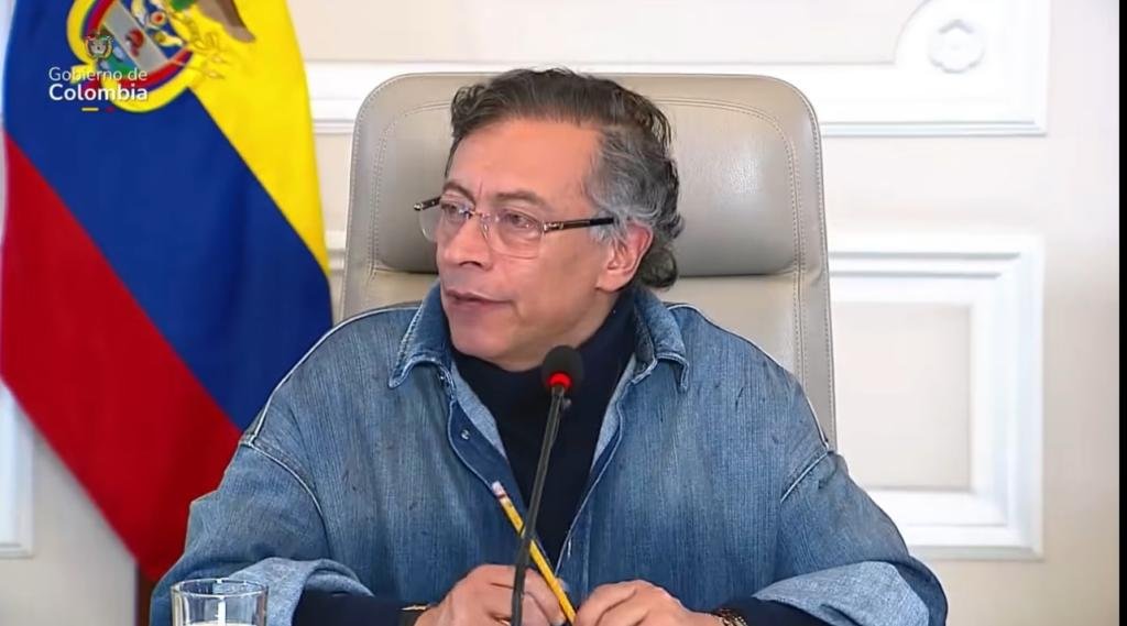 “El 7 de agosto no voy a darle la mano a nadie, hay un fraude de más de 848 mil votos y él lo sabe”: Petro insiste que De La Espriella hizo trampa, pero no muestra pruebas