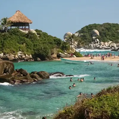 Estados Unidos insta al mundo a no venir a Santa Marta tras graves hechos de violencia perpetrados por los Conquistadores de la Sierra